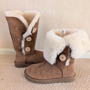 Women's 8 UGG Tall Bailey Button Sheepskin Warm Winter Boots